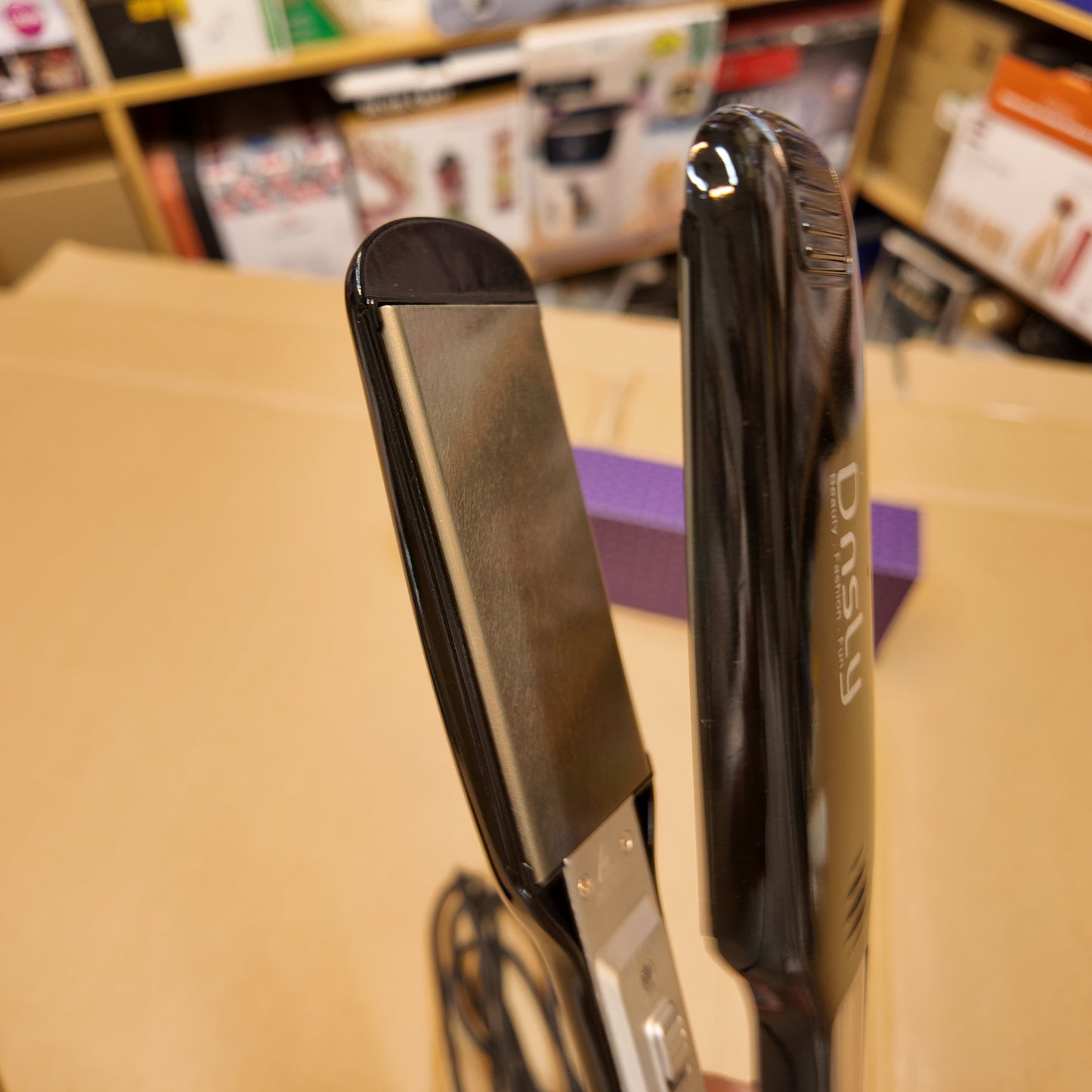 Lot Imported Dnsly Ceramic Hair Straightener – Smooth & Sleek