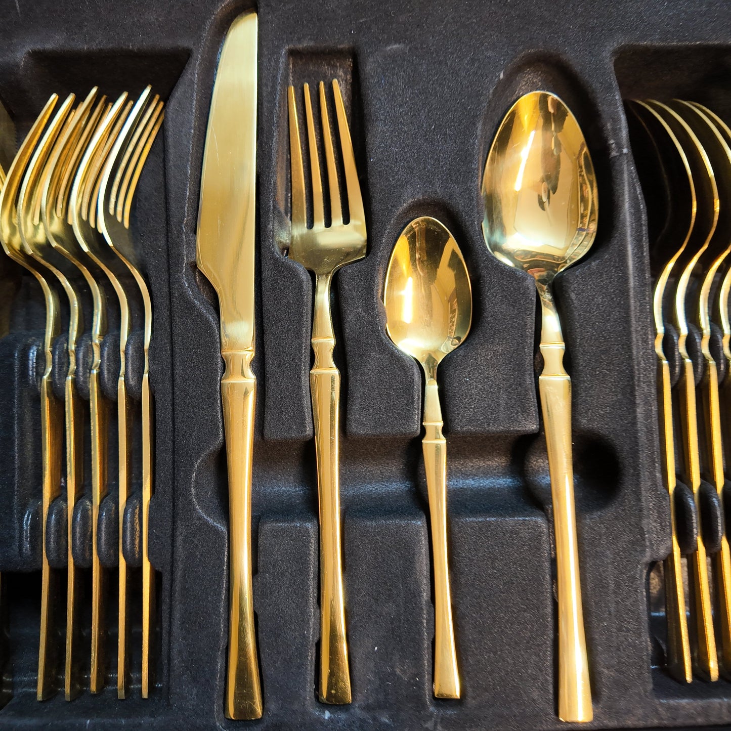 Lot Imported 24 Piece Cutlery Set in 4 Colors